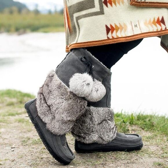 Manitobah Muk Luks Snowy Owl Charcoal Grey Suede Leather Waterproof Boot - Picture 1 of 13